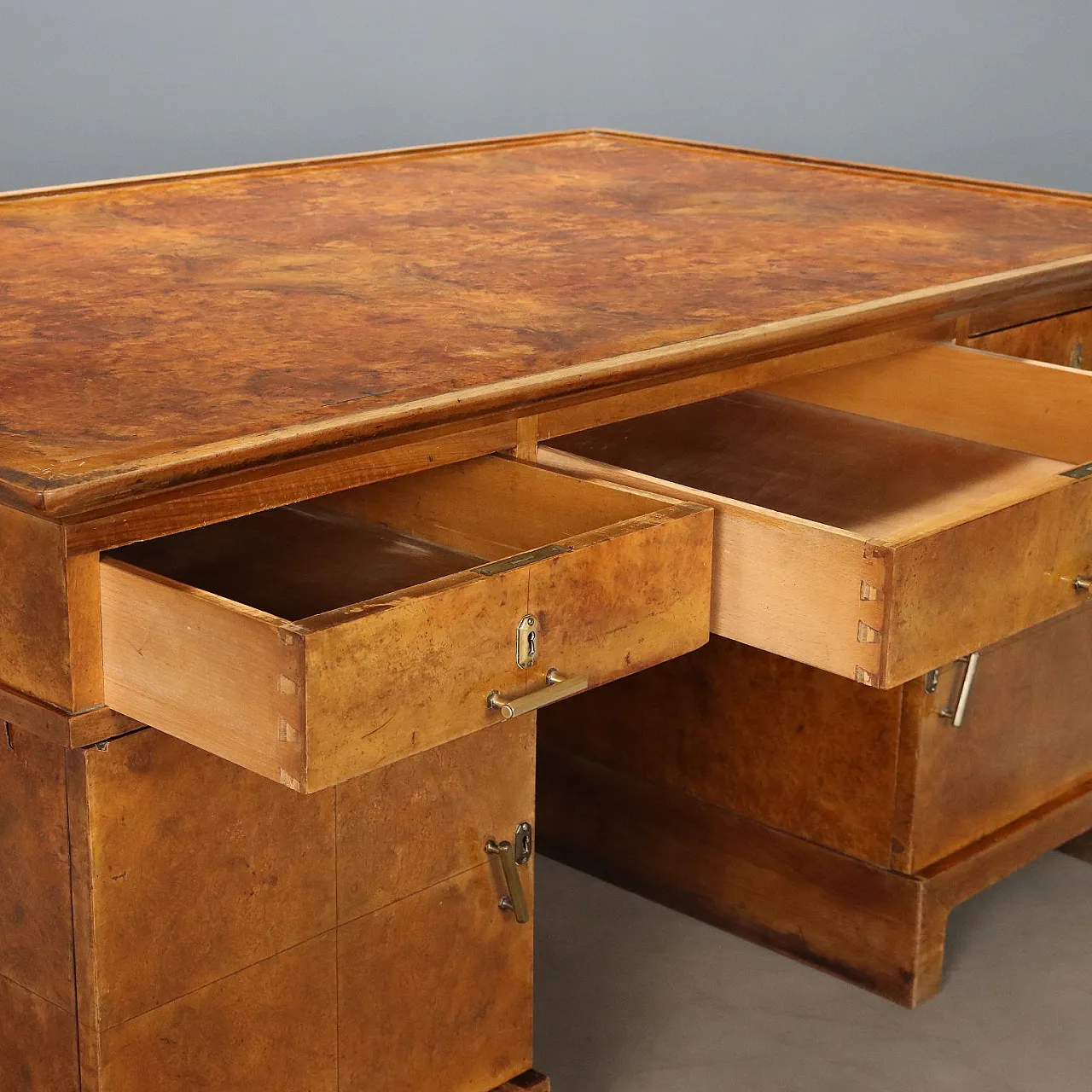 Art Deco desk in walnut and walnut root, late 20th century 6