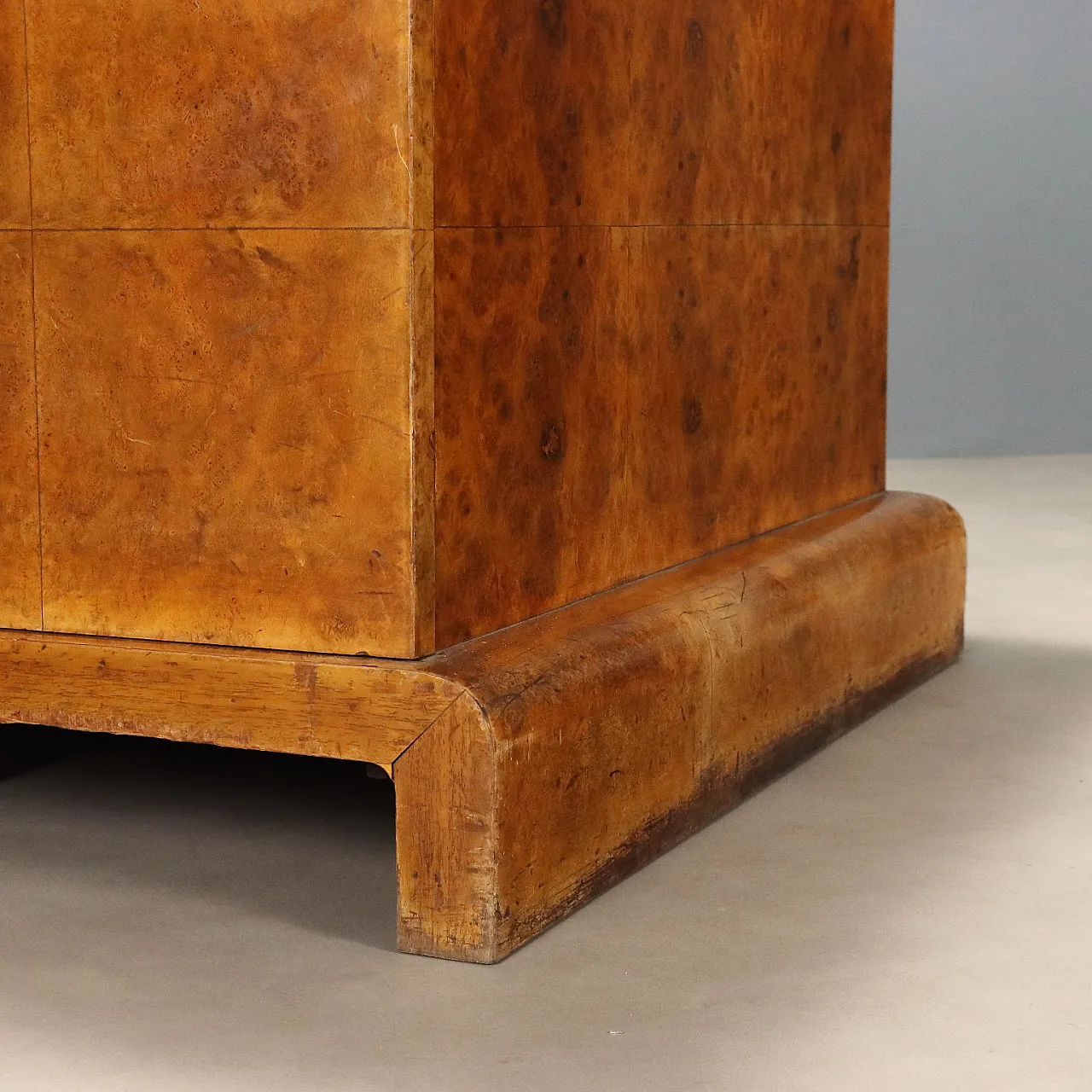 Art Deco desk in walnut and walnut root, late 20th century 10