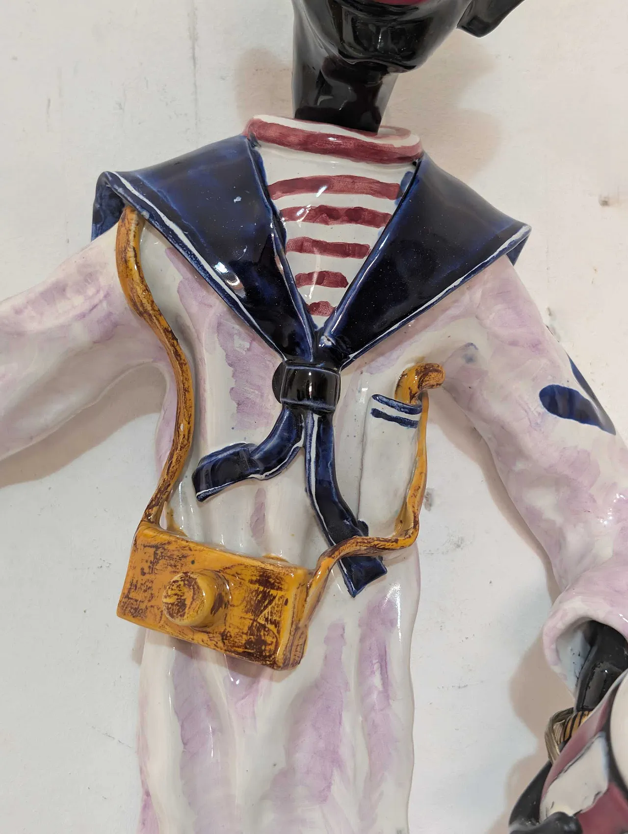 Applique anni ’50 in ceramica smaltata policromatica con marinaio 2