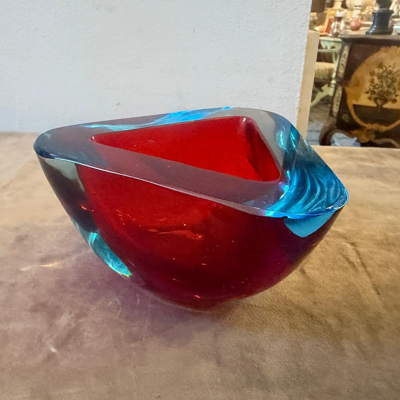 Seguso Space Age Sommerso red and blue Murano glass bowl, 1970s 2