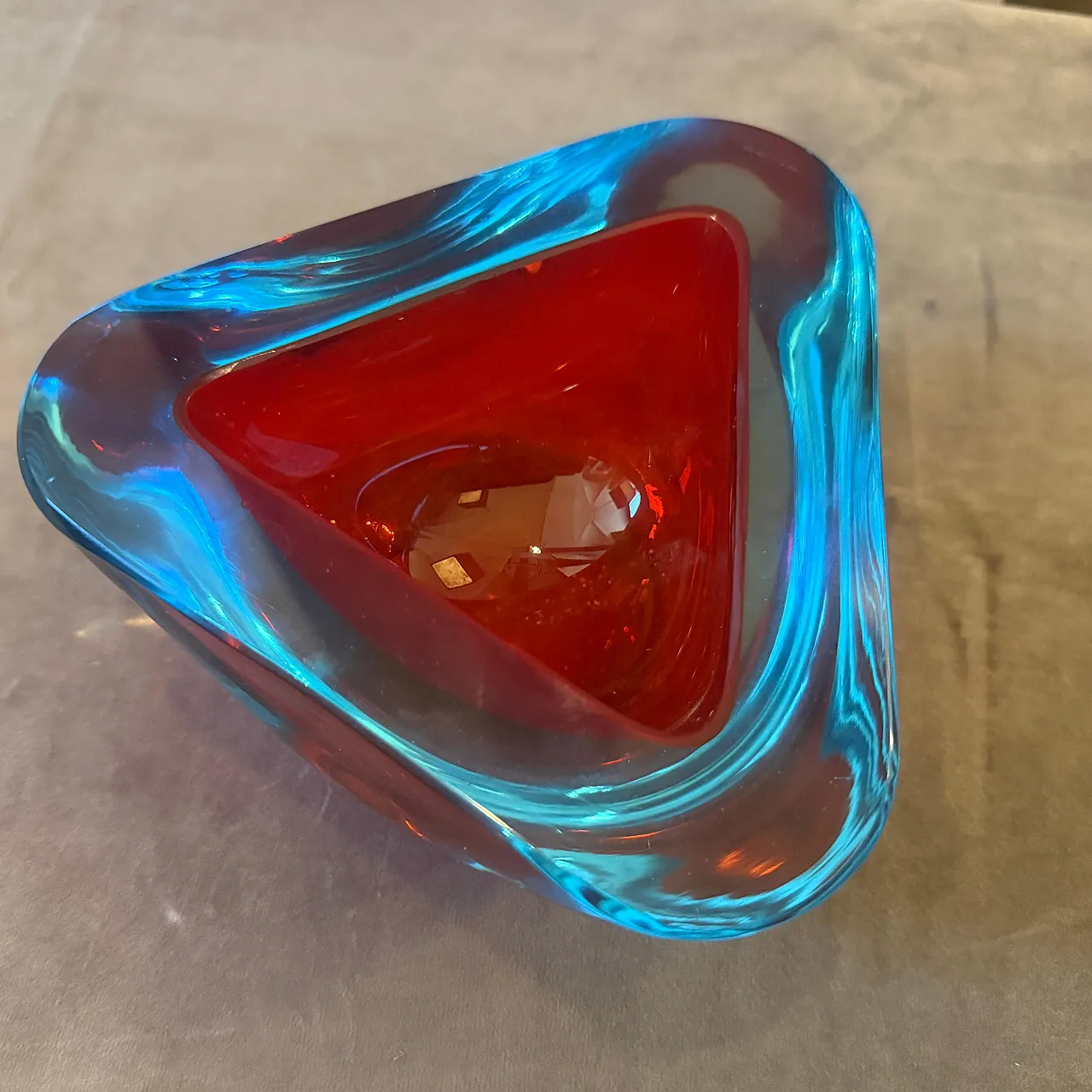 Seguso Space Age Sommerso red and blue Murano glass bowl, 1970s 3