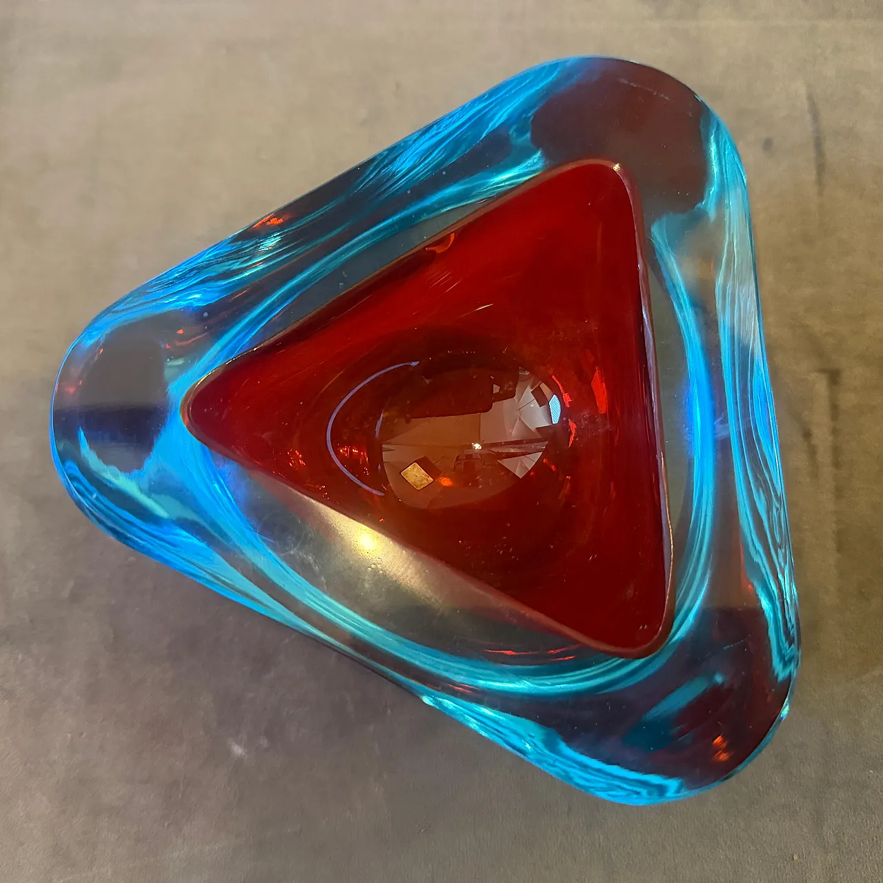 Seguso Space Age Sommerso red and blue Murano glass bowl, 1970s 4