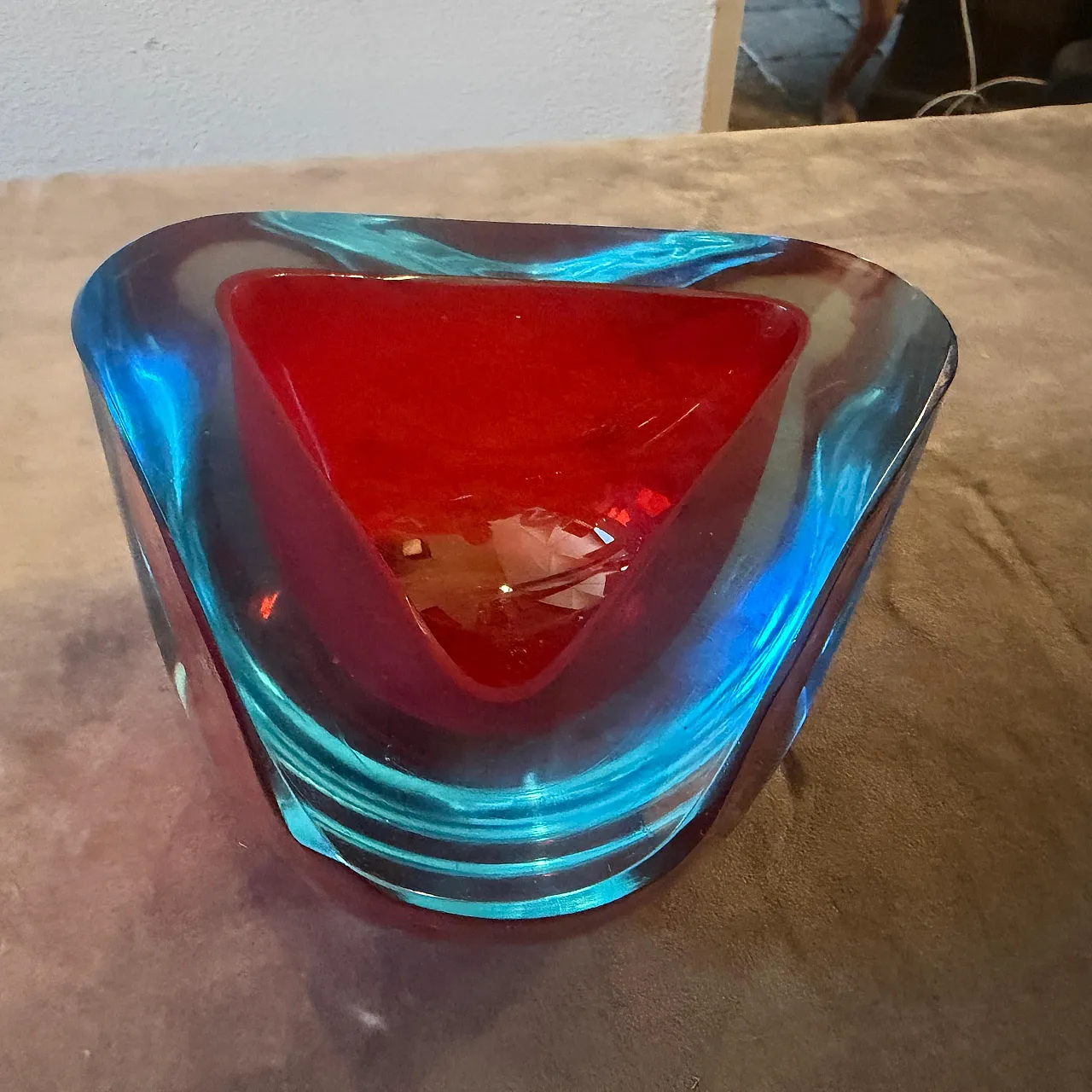 Seguso Space Age Sommerso red and blue Murano glass bowl, 1970s 7