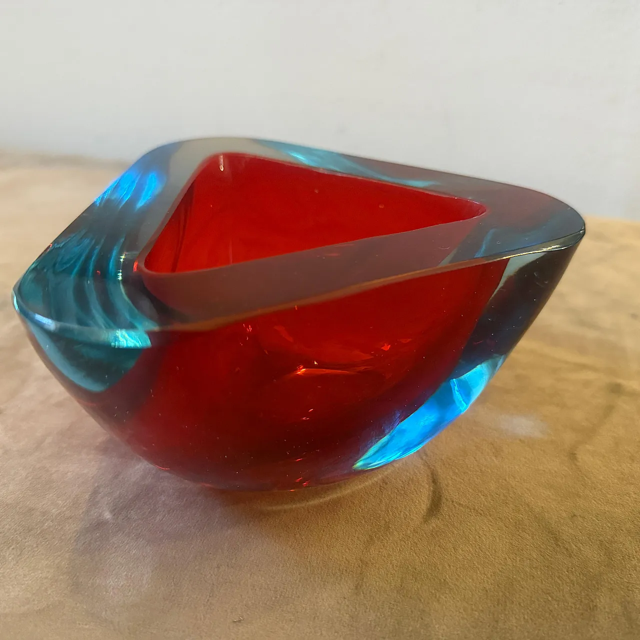 Seguso Space Age Sommerso red and blue Murano glass bowl, 1970s 10