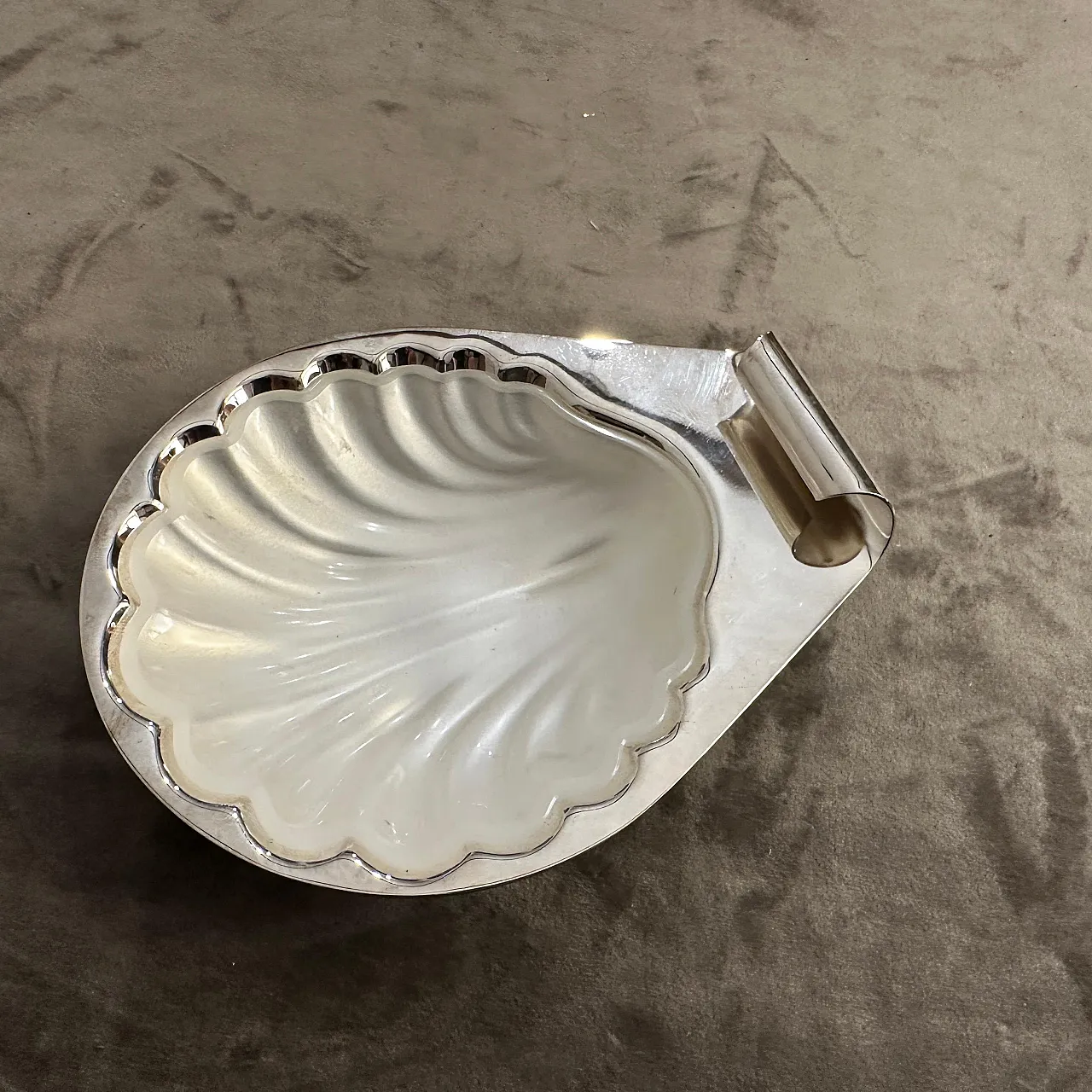 Modern silver plated and glass shell plate by Lino Sabattini, 1990s 4