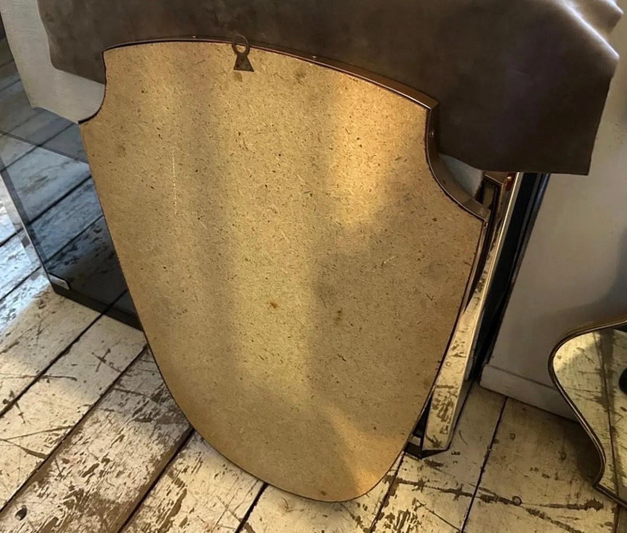 Specchio a scudo in ottone Mid-Century Modern di Gio Ponti, anni '60 16