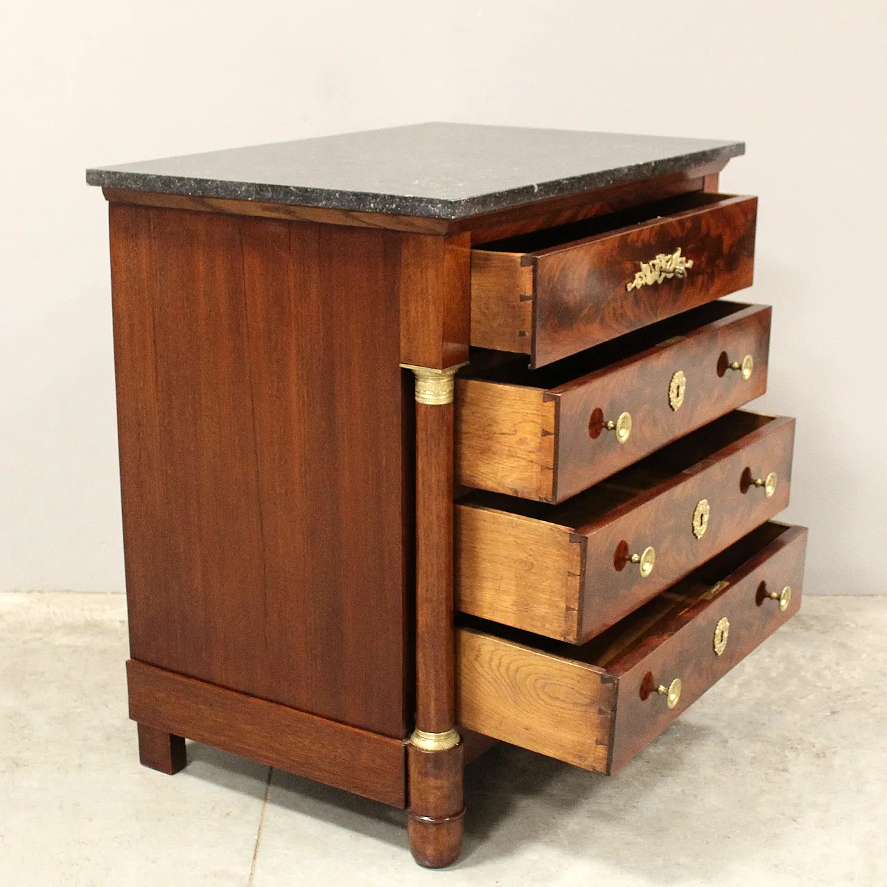 19th century Empire chest of drawers in mahogany 5