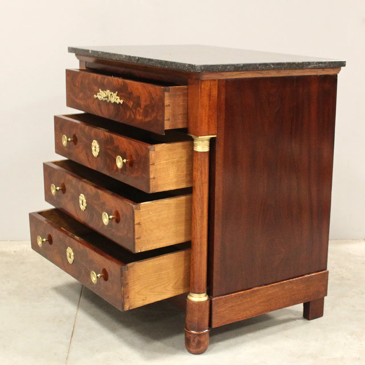 19th century Empire chest of drawers in mahogany 6