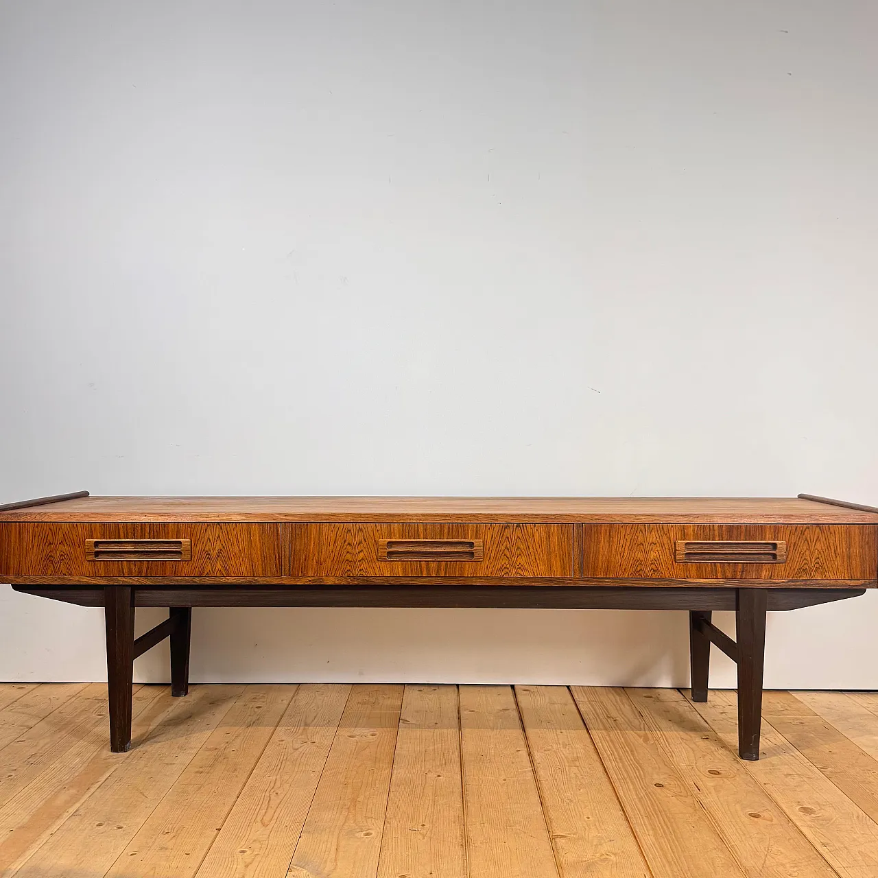 Low Danish sideboard in rosewood, 1960s 2