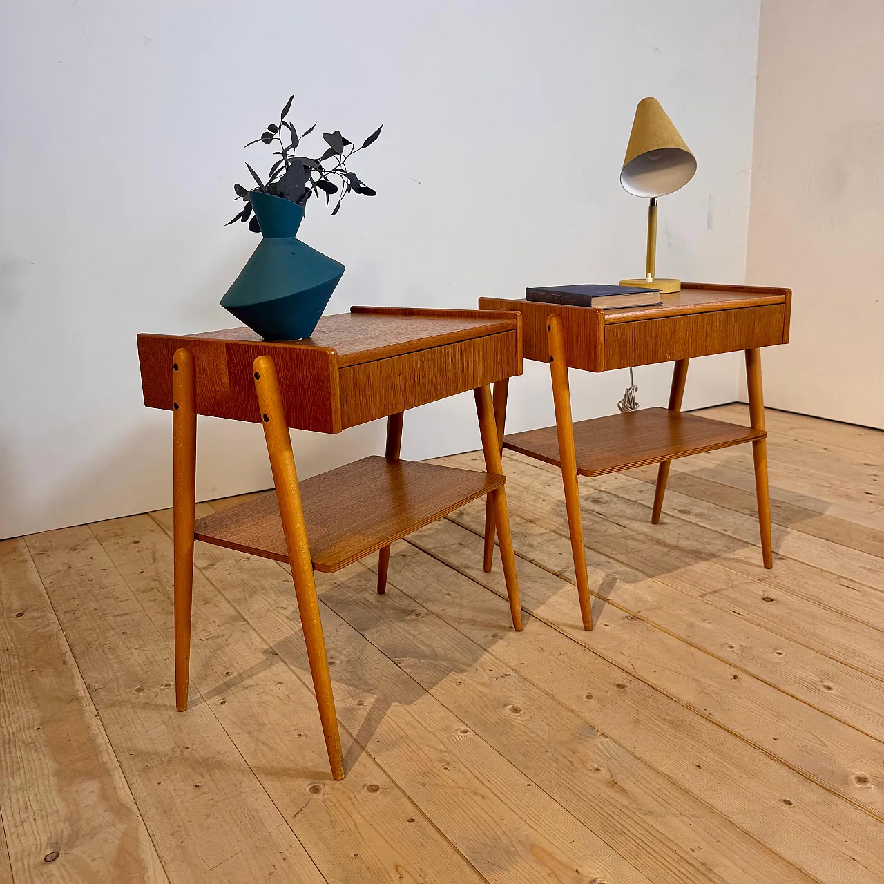 Pair of Danish Scandinavian Modern oak bedside tables, 1960s 4
