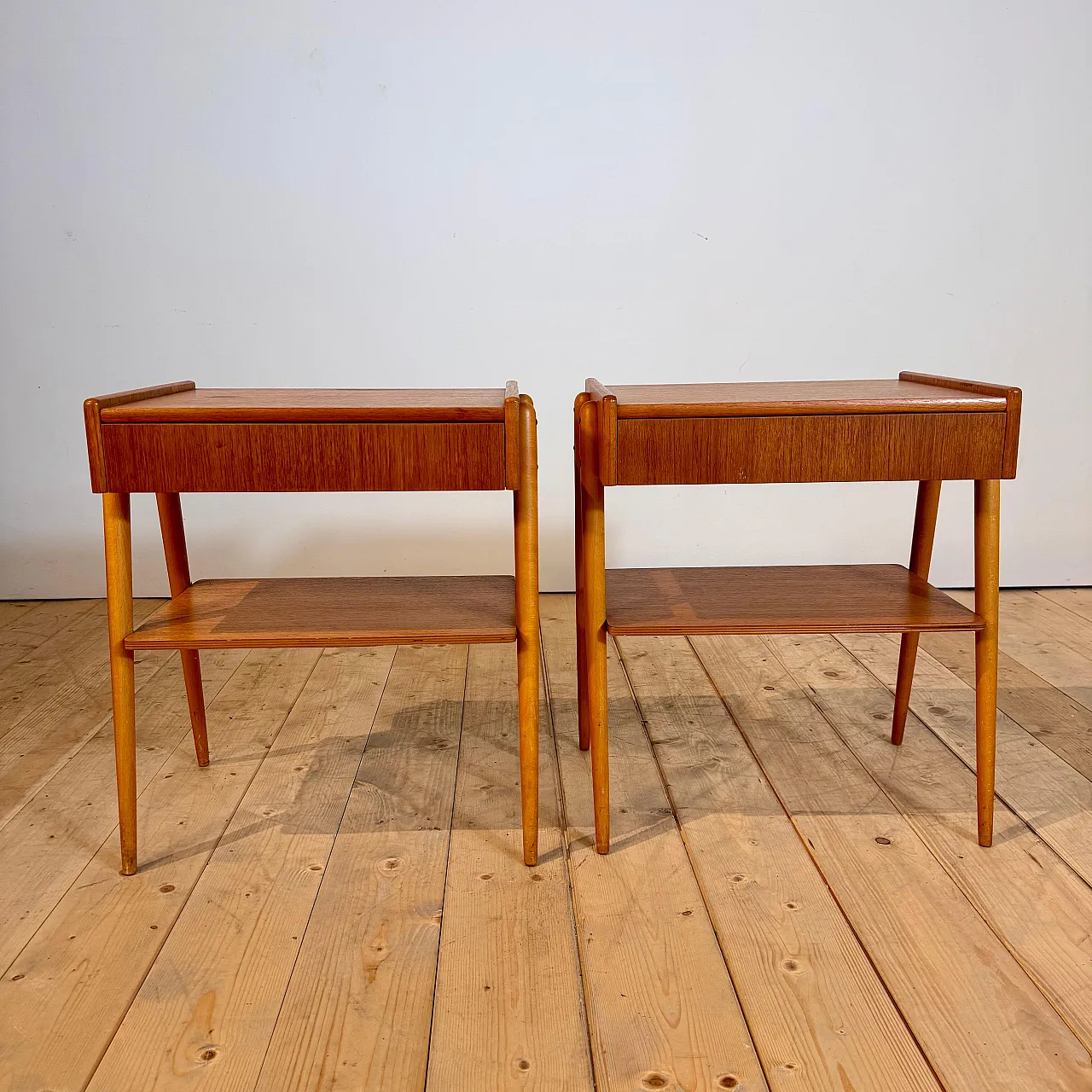 Pair of Danish Scandinavian Modern oak bedside tables, 1960s 7