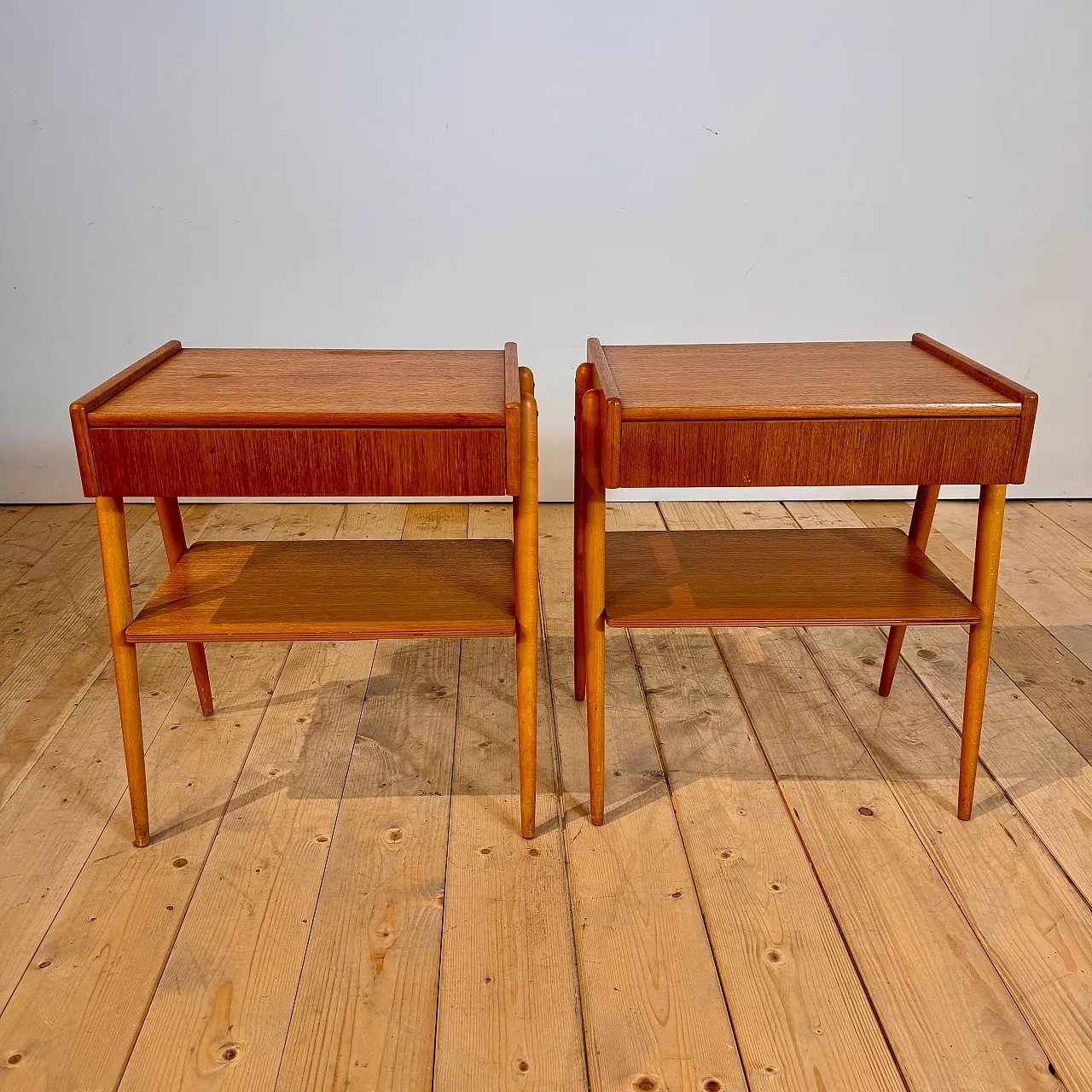 Pair of Danish Scandinavian Modern oak bedside tables, 1960s 8