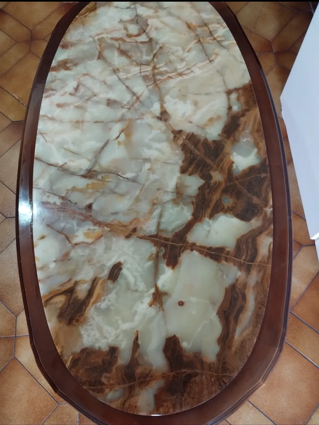 Tavolino ovale con piano in onice, anni '70 5