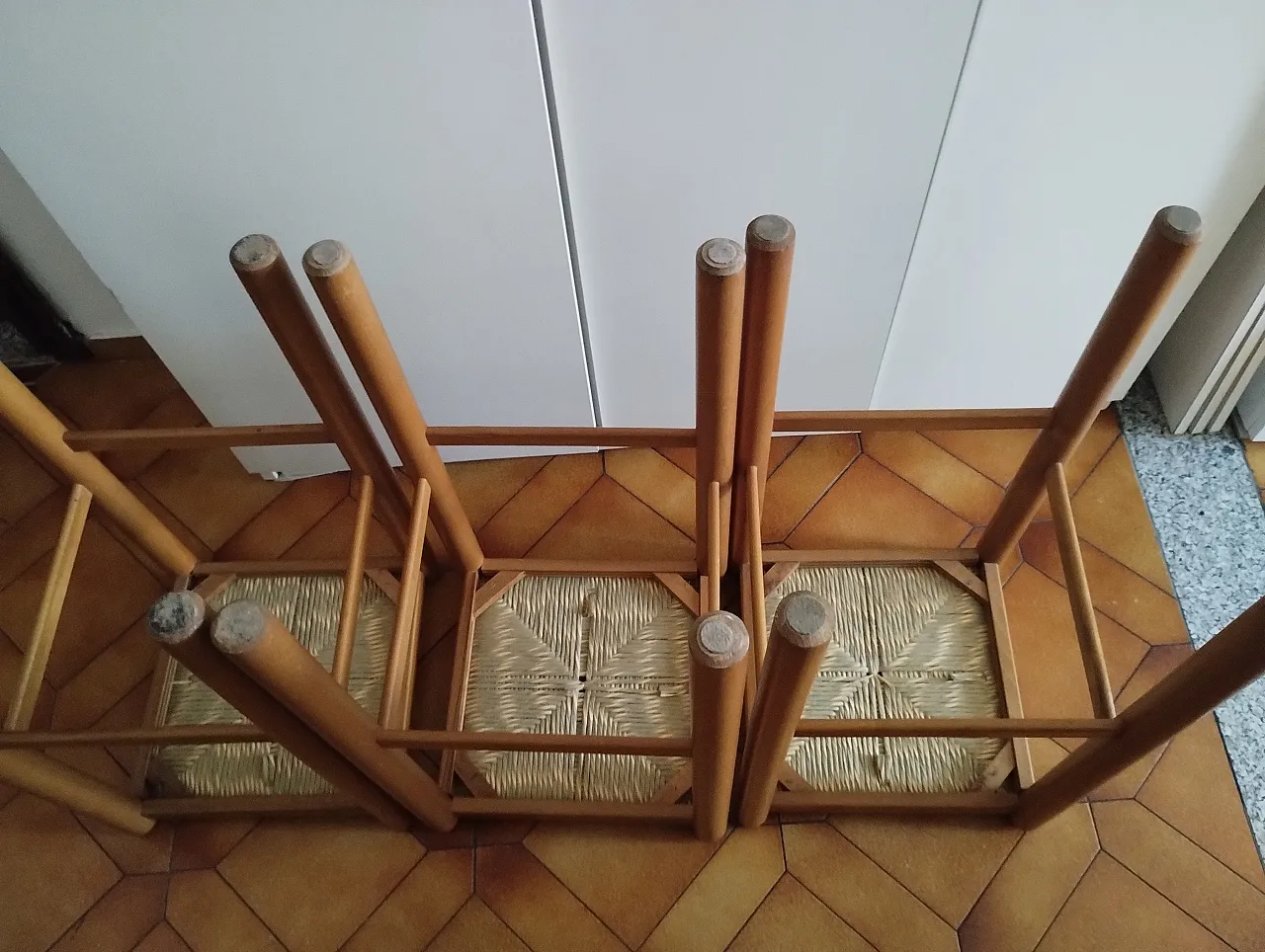 3 wooden bar stools with straw seats, 80s 3