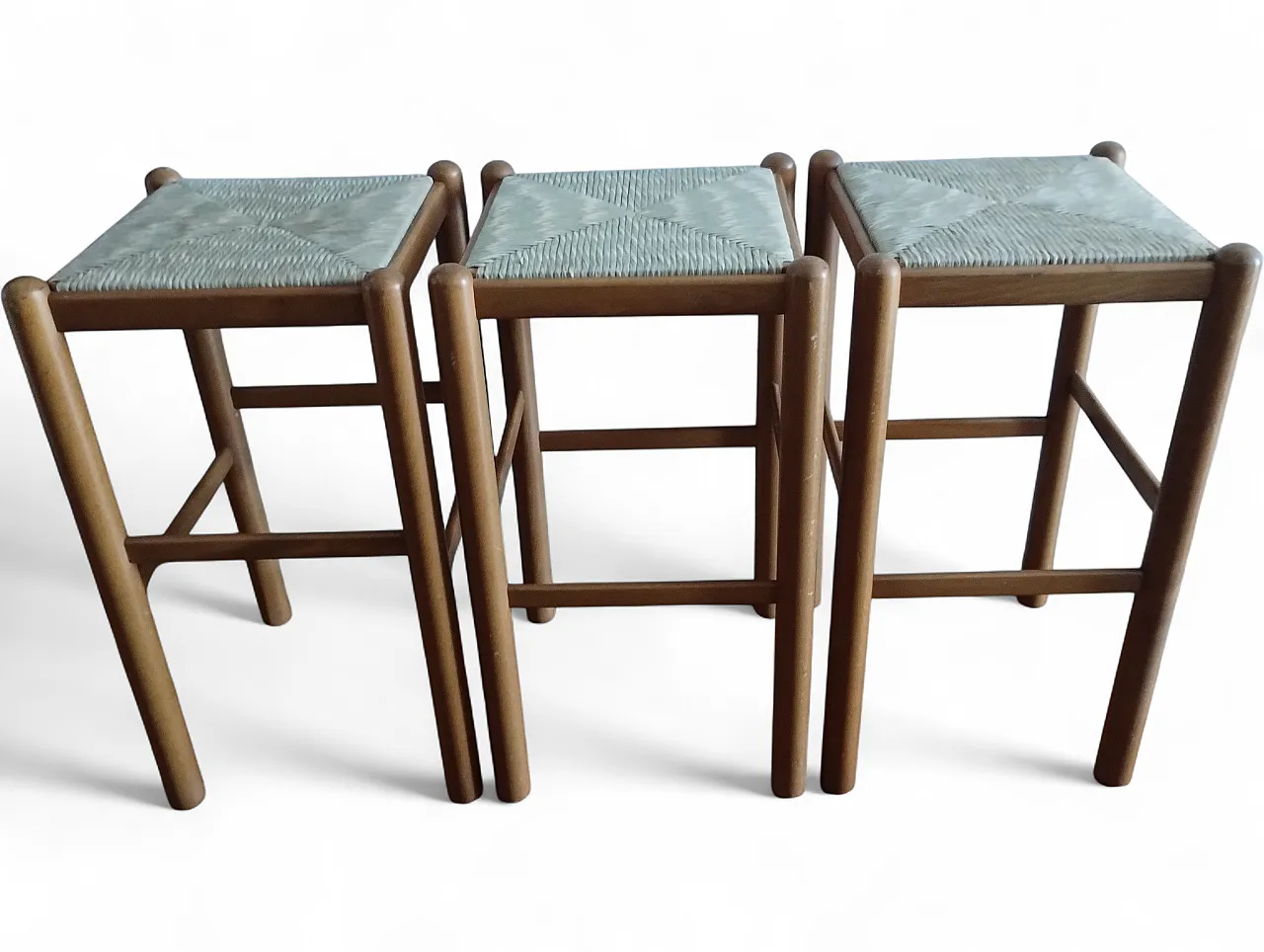 3 wooden bar stools with straw seats, 80s 4