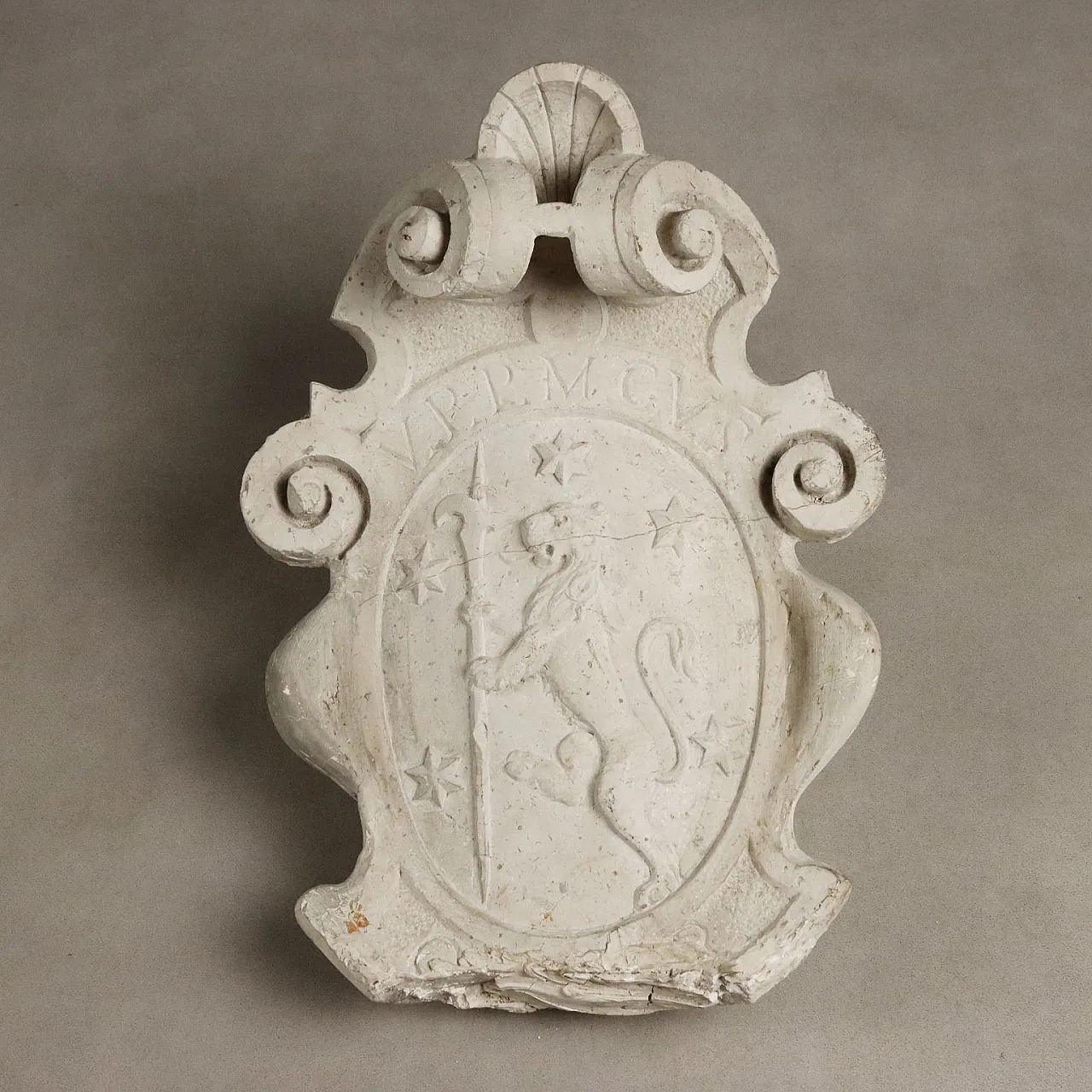 Stemma araldico scolpito in pietra, '700 1