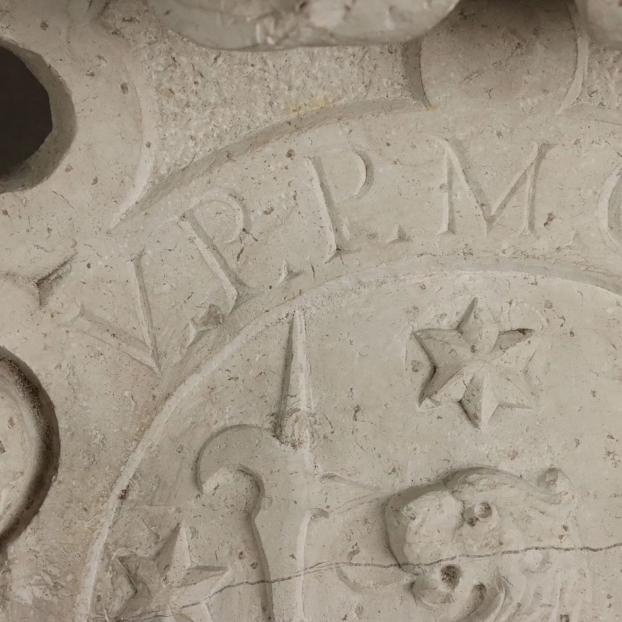Stemma araldico scolpito in pietra, '700 6