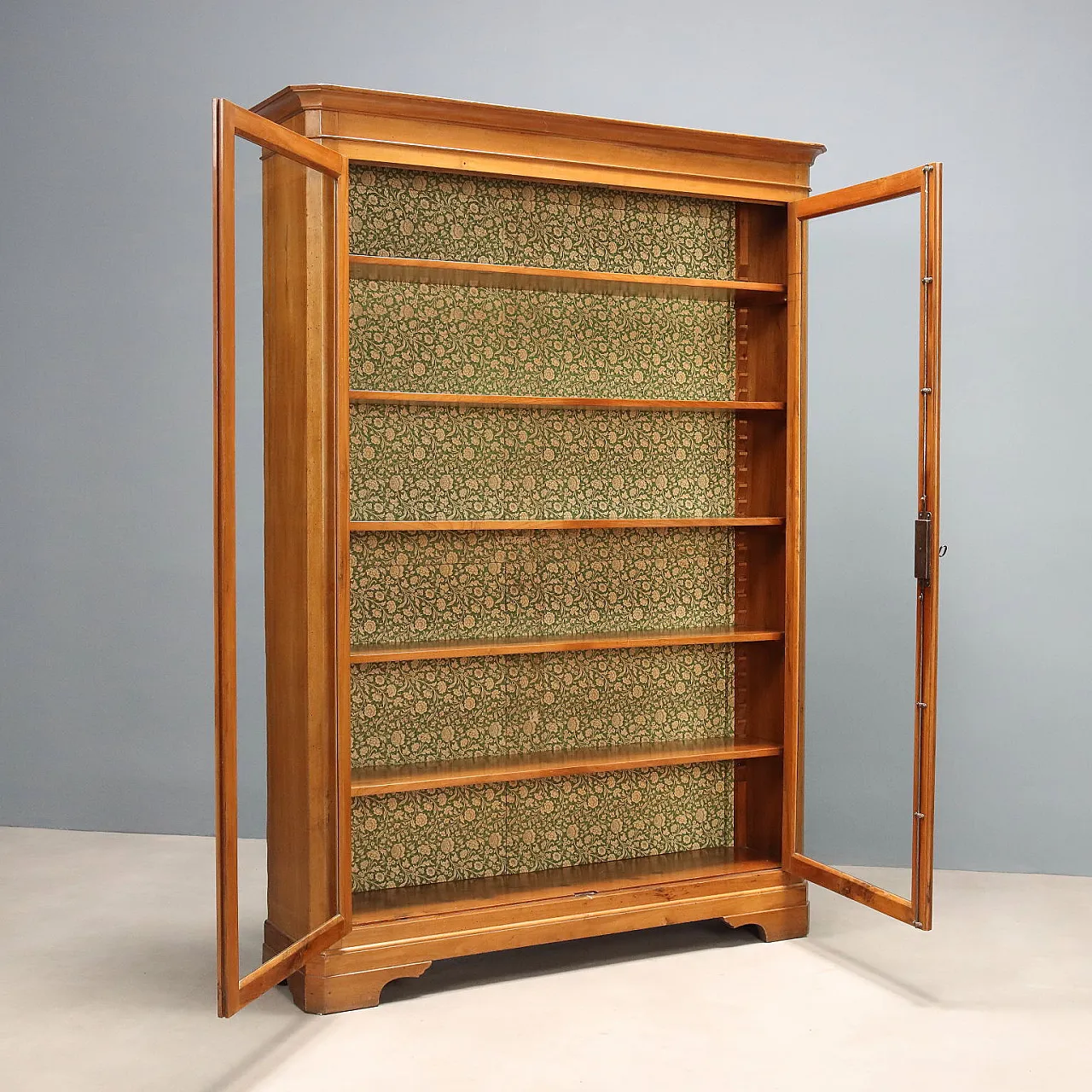 Walnut bookcase, 19th century 4