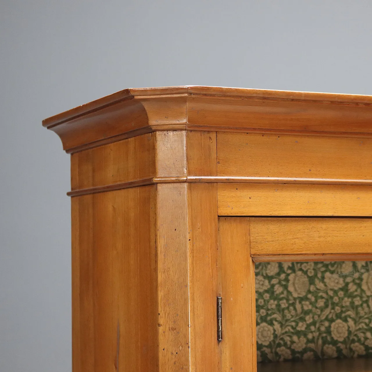 Walnut bookcase, 19th century 5