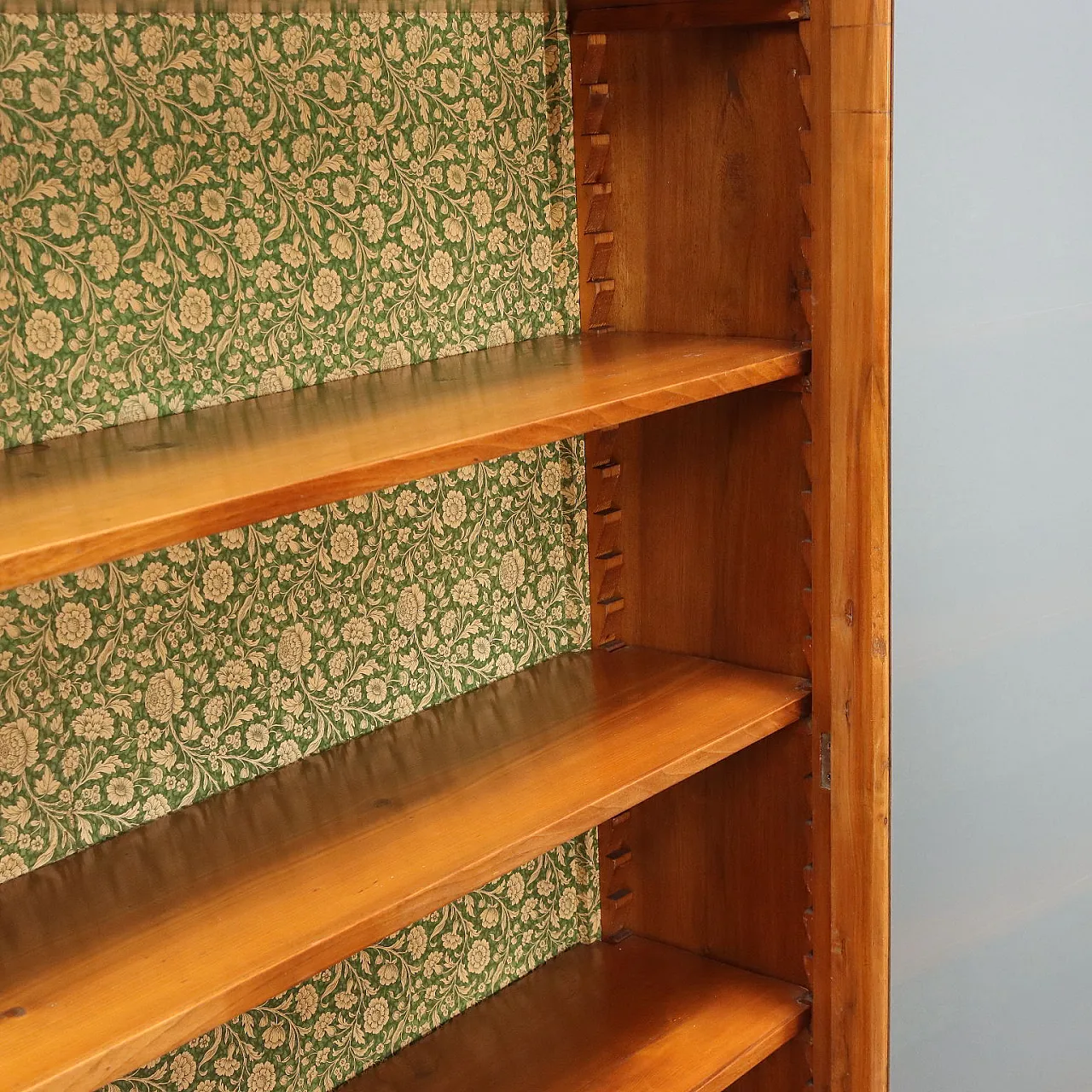 Walnut bookcase, 19th century 7