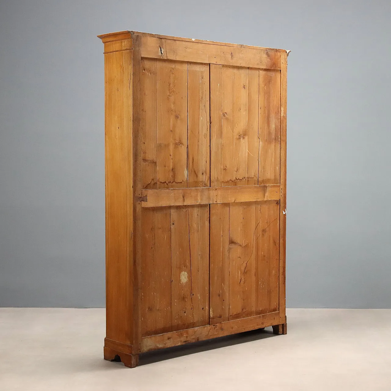 Walnut bookcase, 19th century 9