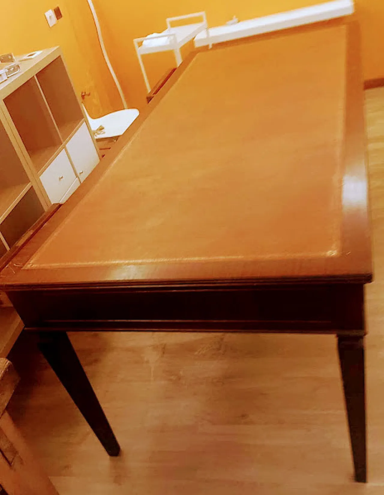 Office desk in wood and leather, late 20th century 10