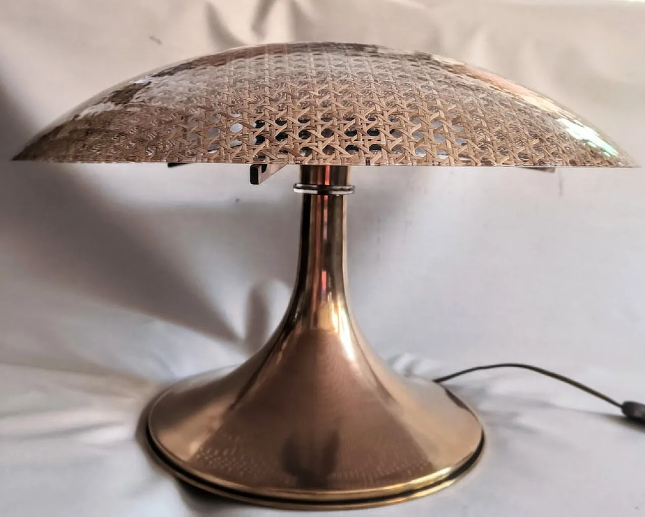 Table lamp in brass, lucite and Vienna straw, 1970s 5