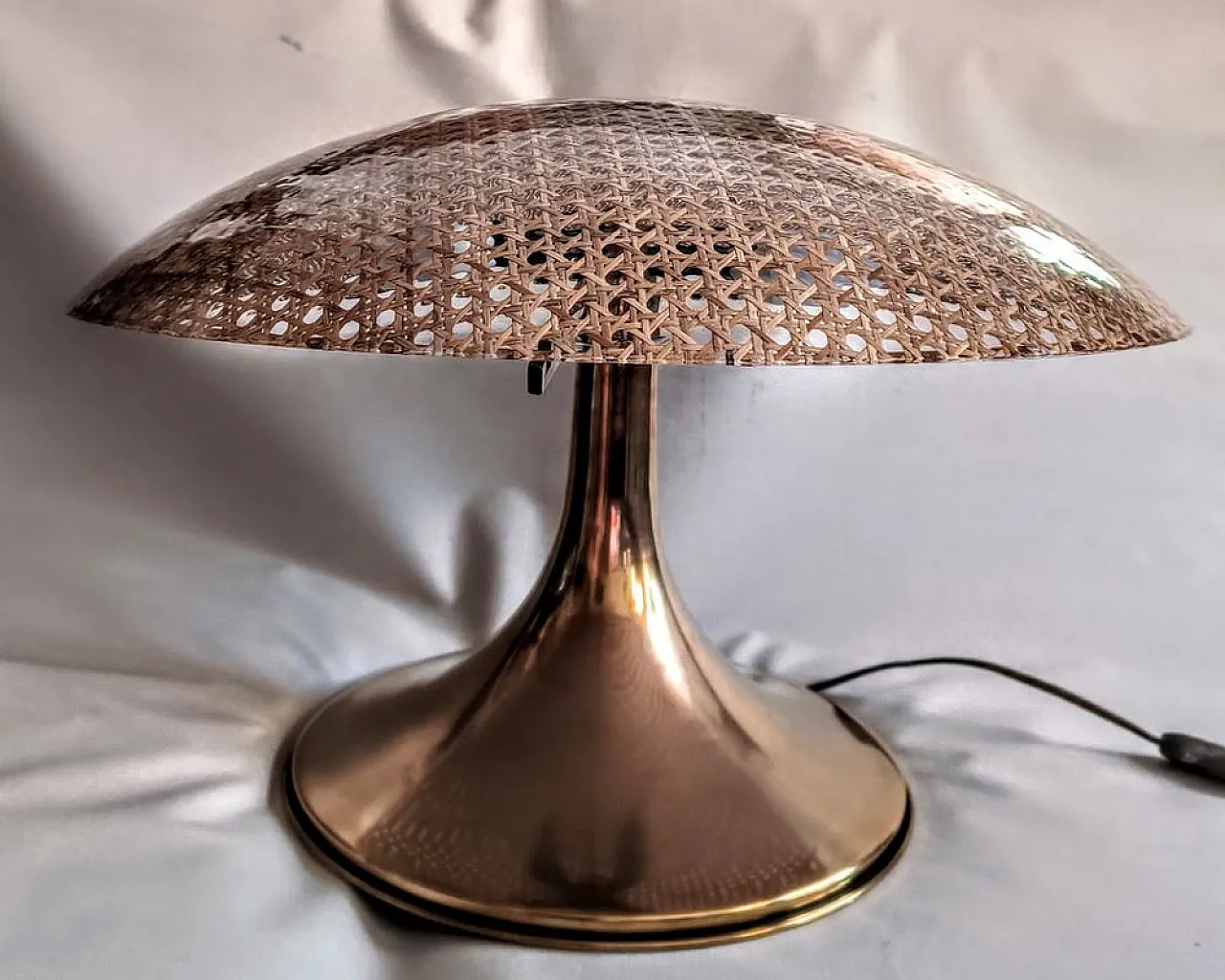Table lamp in brass, lucite and Vienna straw, 1970s 6