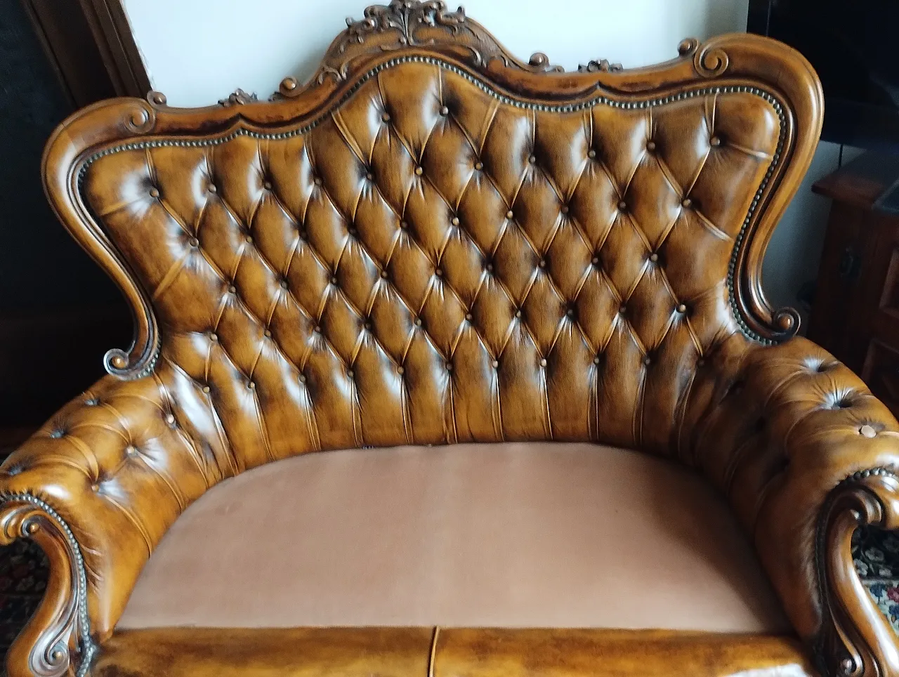Divano in pelle capitonnè con bottoni, '900 2