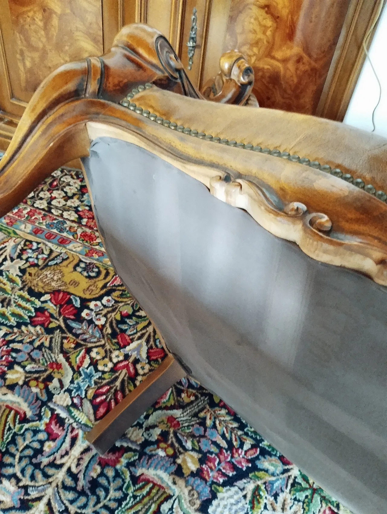 Divano in pelle capitonnè con bottoni, '900 4