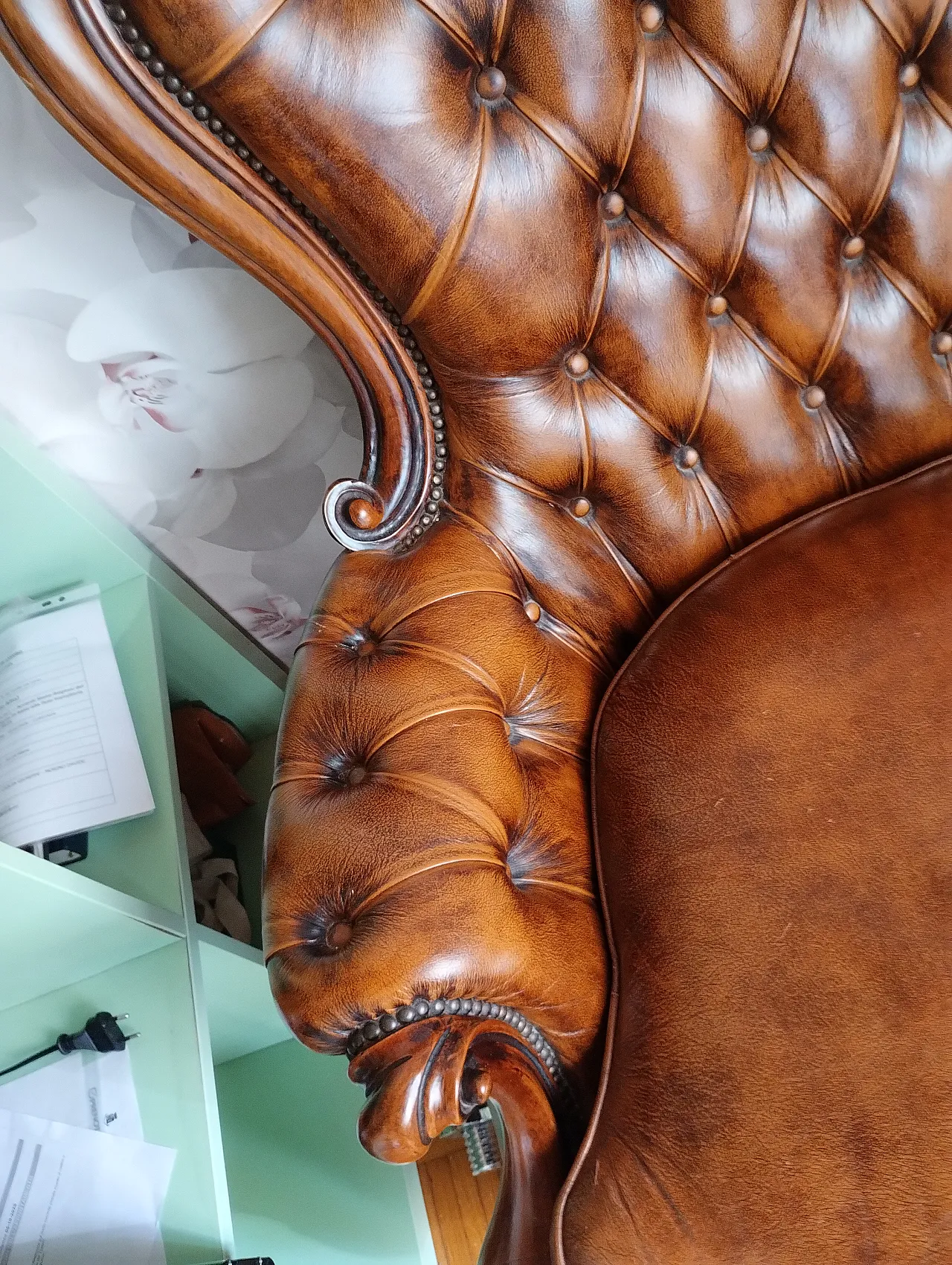 Divano in pelle capitonnè con bottoni, '900 6