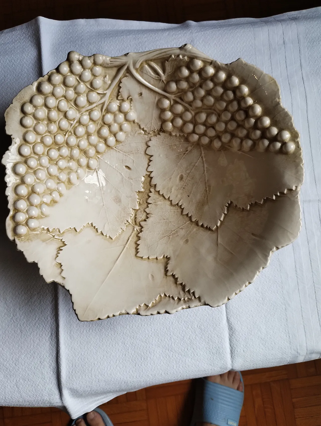 Piatti in ceramica con uva e foglia di vite, anni '70 3