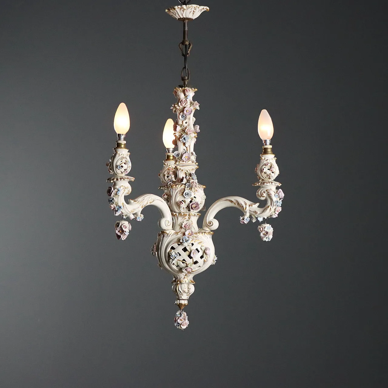 Ceramic chandelier with floral subjects, 20th century 1