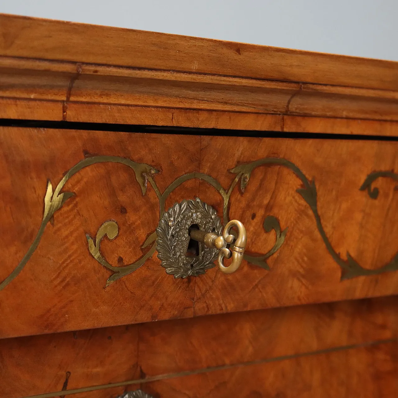 Empire chest of drawers in walnut with brass inlays, 19th centiry 6