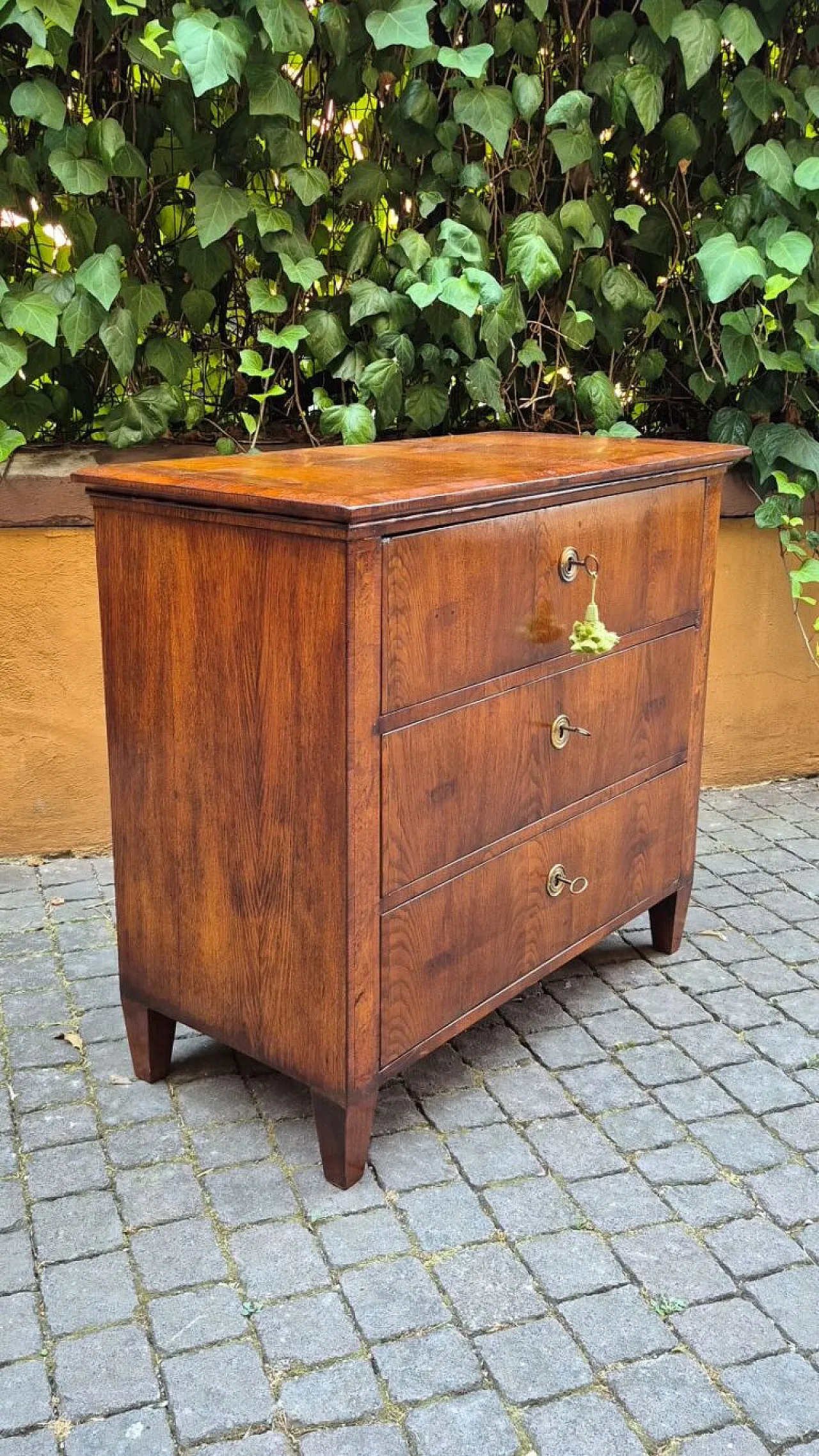 Laid Louis XVI style chest of drawers, 19th century 3