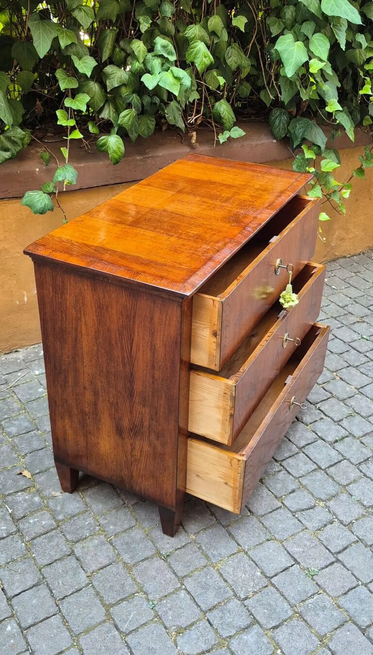 Laid Louis XVI style chest of drawers, 19th century 4