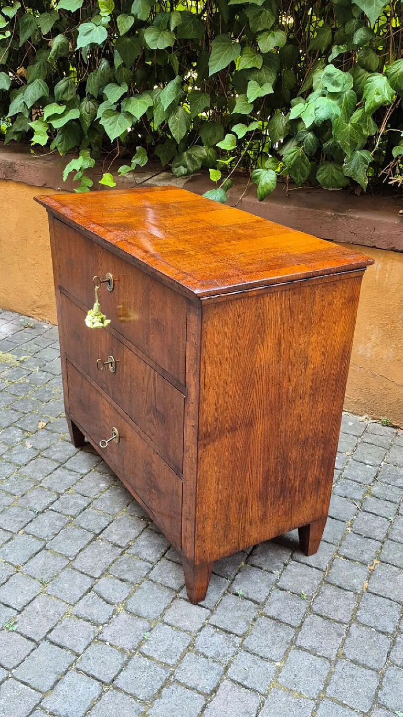 Laid Louis XVI style chest of drawers, 19th century 6