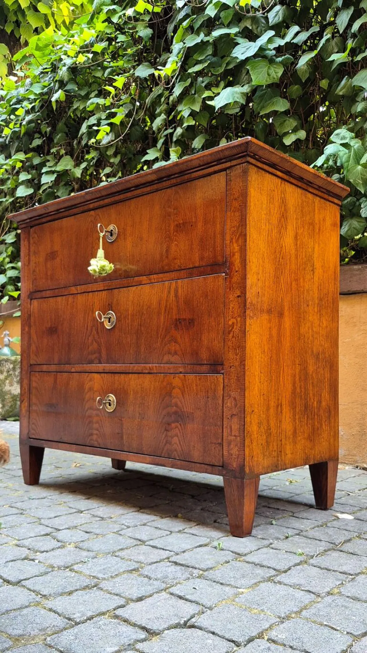 Laid Louis XVI style chest of drawers, 19th century 9