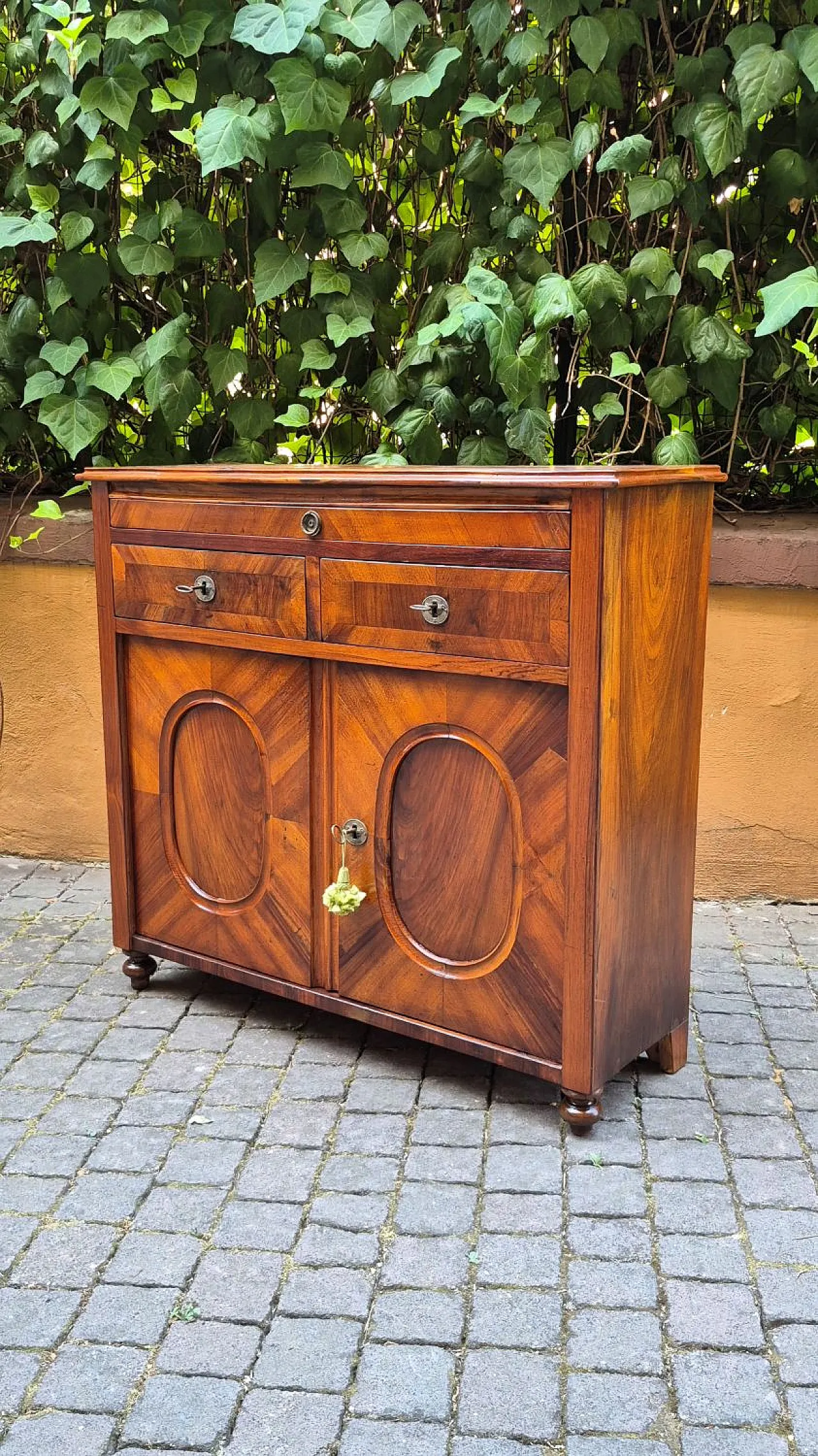 Serving sideboard narrow veneered walnut, 19th century 7