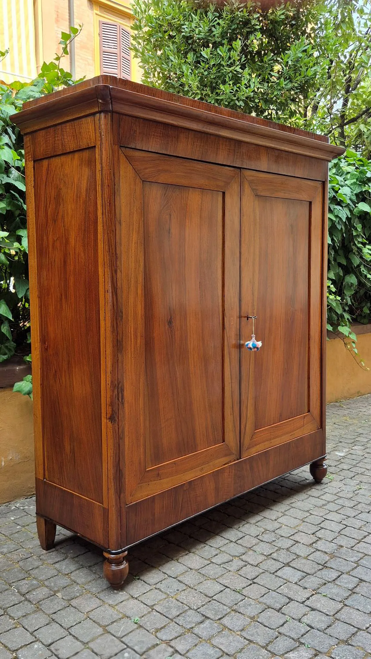 Emilian Carlo X walnut sideboard, 19th century 4