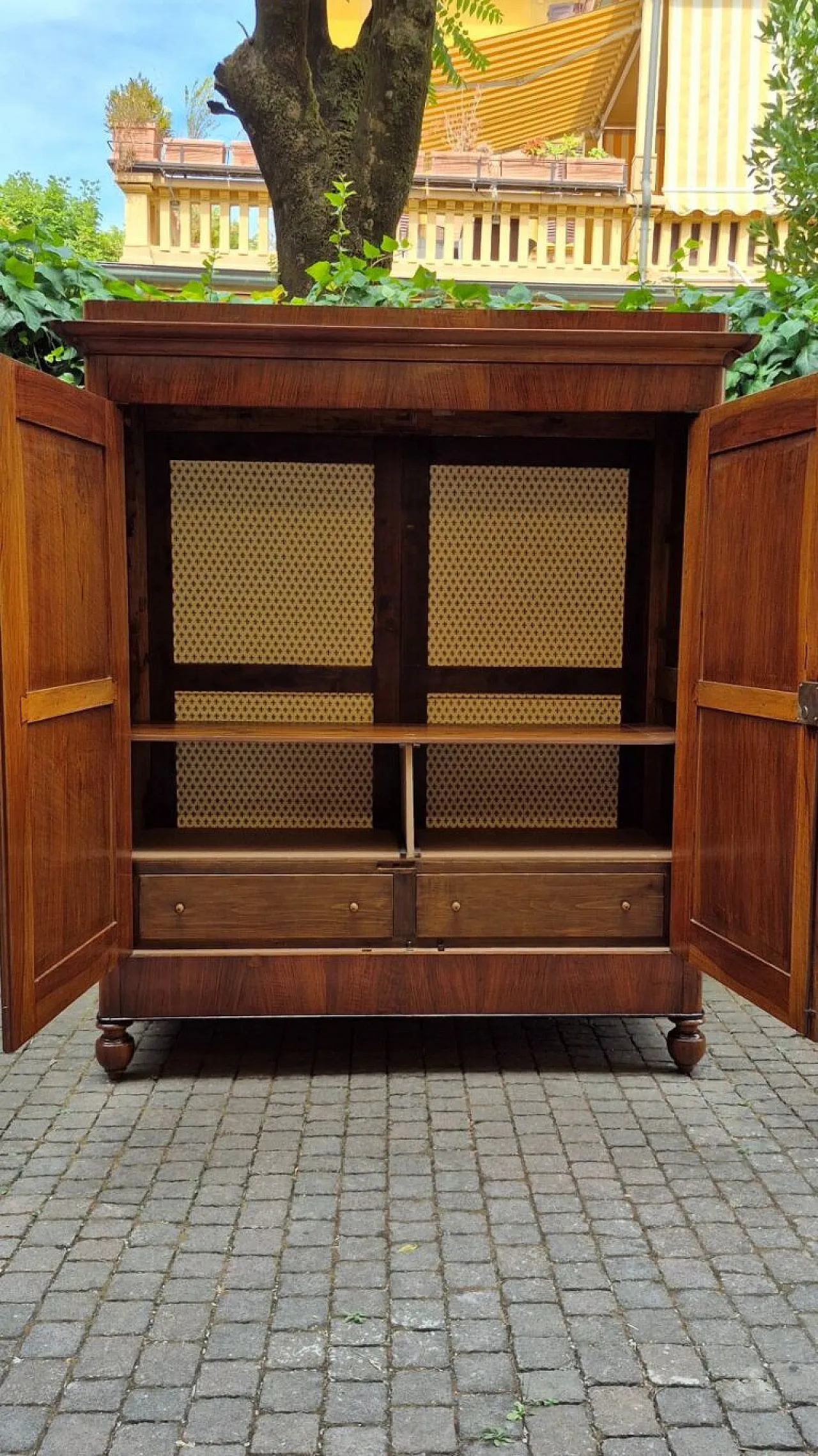Emilian Carlo X walnut sideboard, 19th century 11