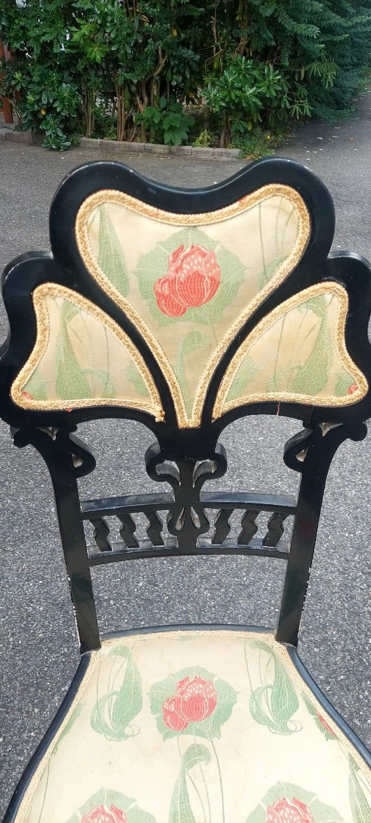 Pair of blackened wooden chairs with 3-petal backrests, 20th century 2