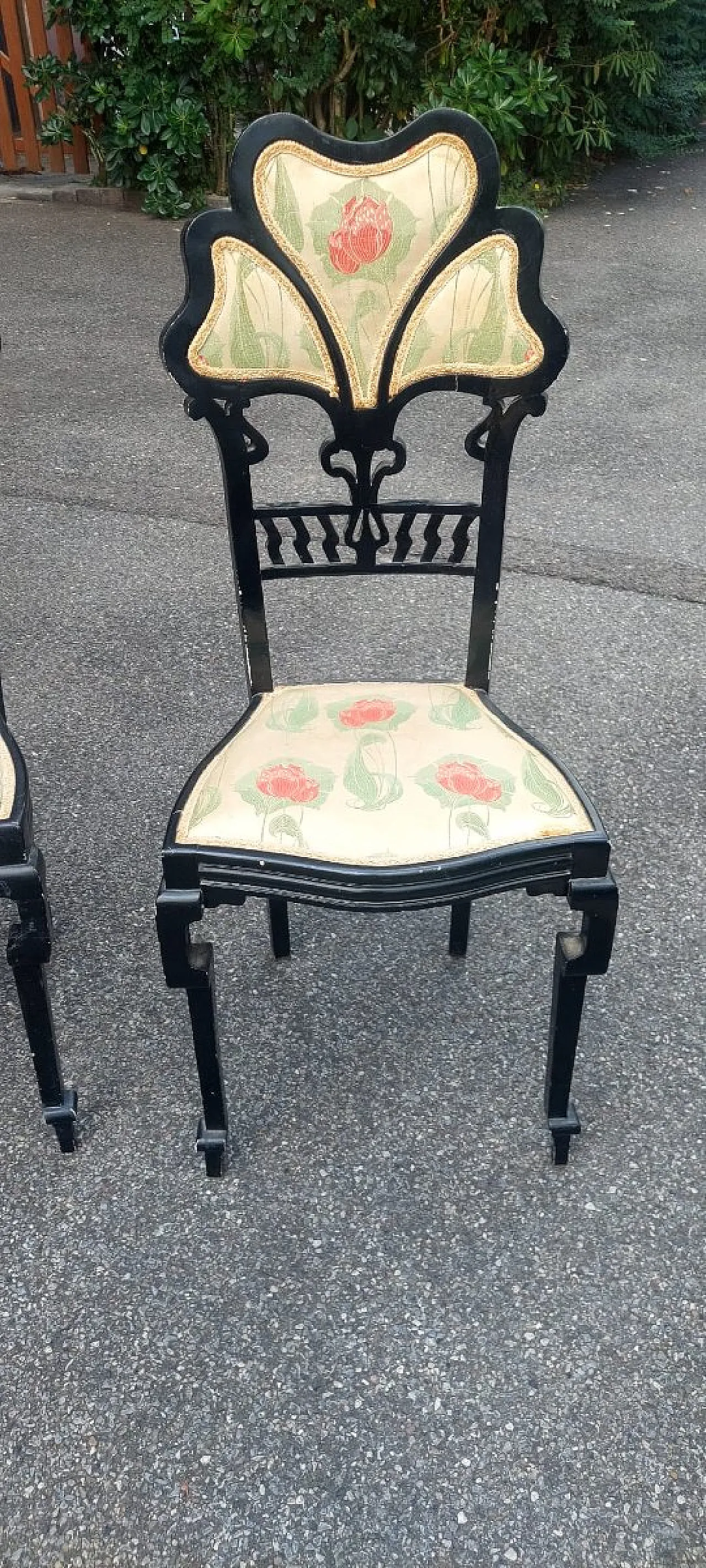 Pair of blackened wooden chairs with 3-petal backrests, 20th century 5