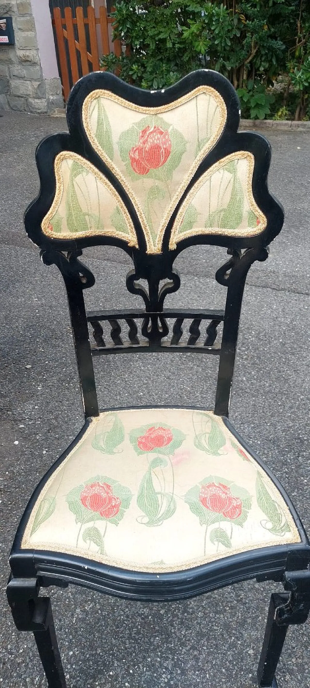 Pair of blackened wooden chairs with 3-petal backrests, 20th century 9