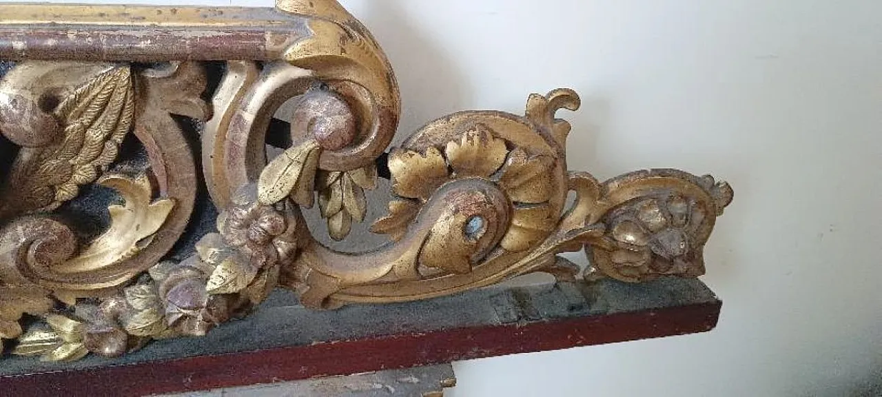 Carved and gilded wooden frame, 18th century 8