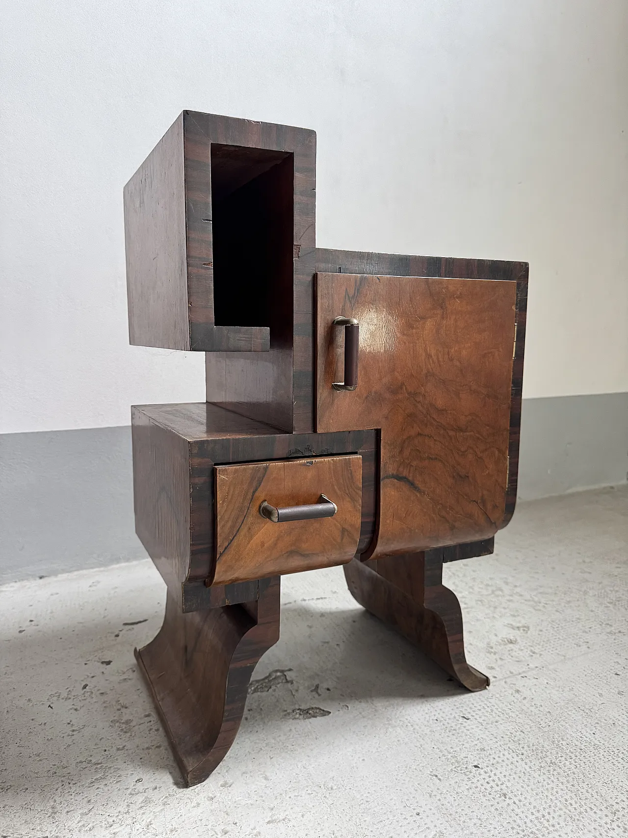 Pair of Decò bedside tables, 1920s 4