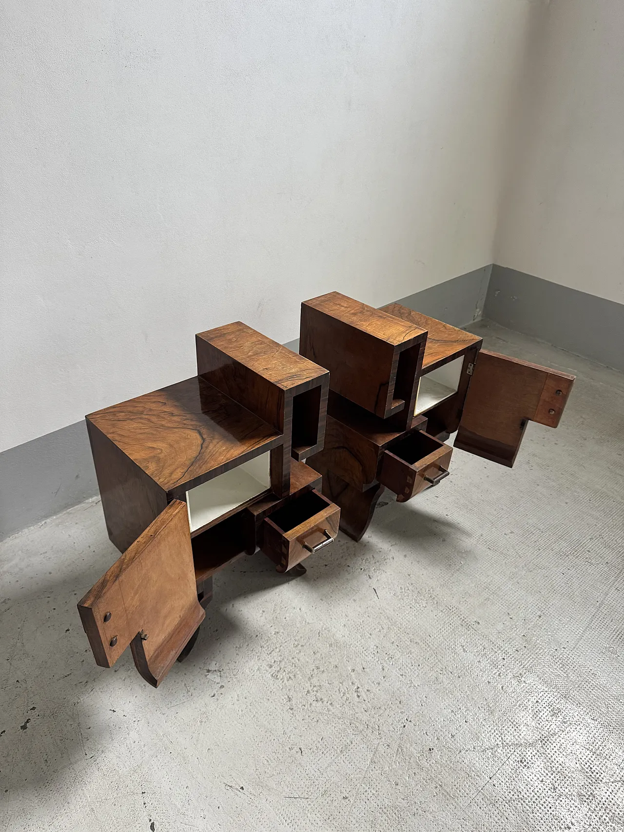Pair of Decò bedside tables, 1920s 6