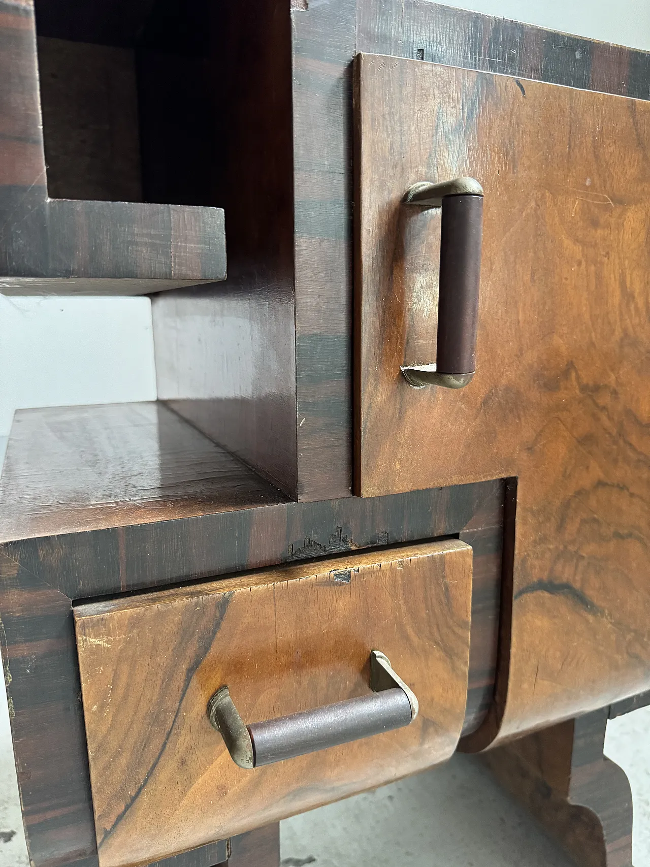 Pair of Decò bedside tables, 1920s 7