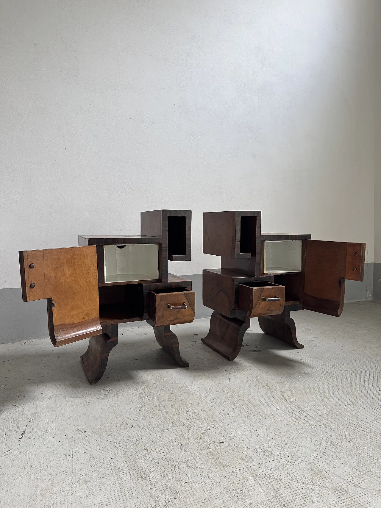 Pair of Decò bedside tables, 1920s 8