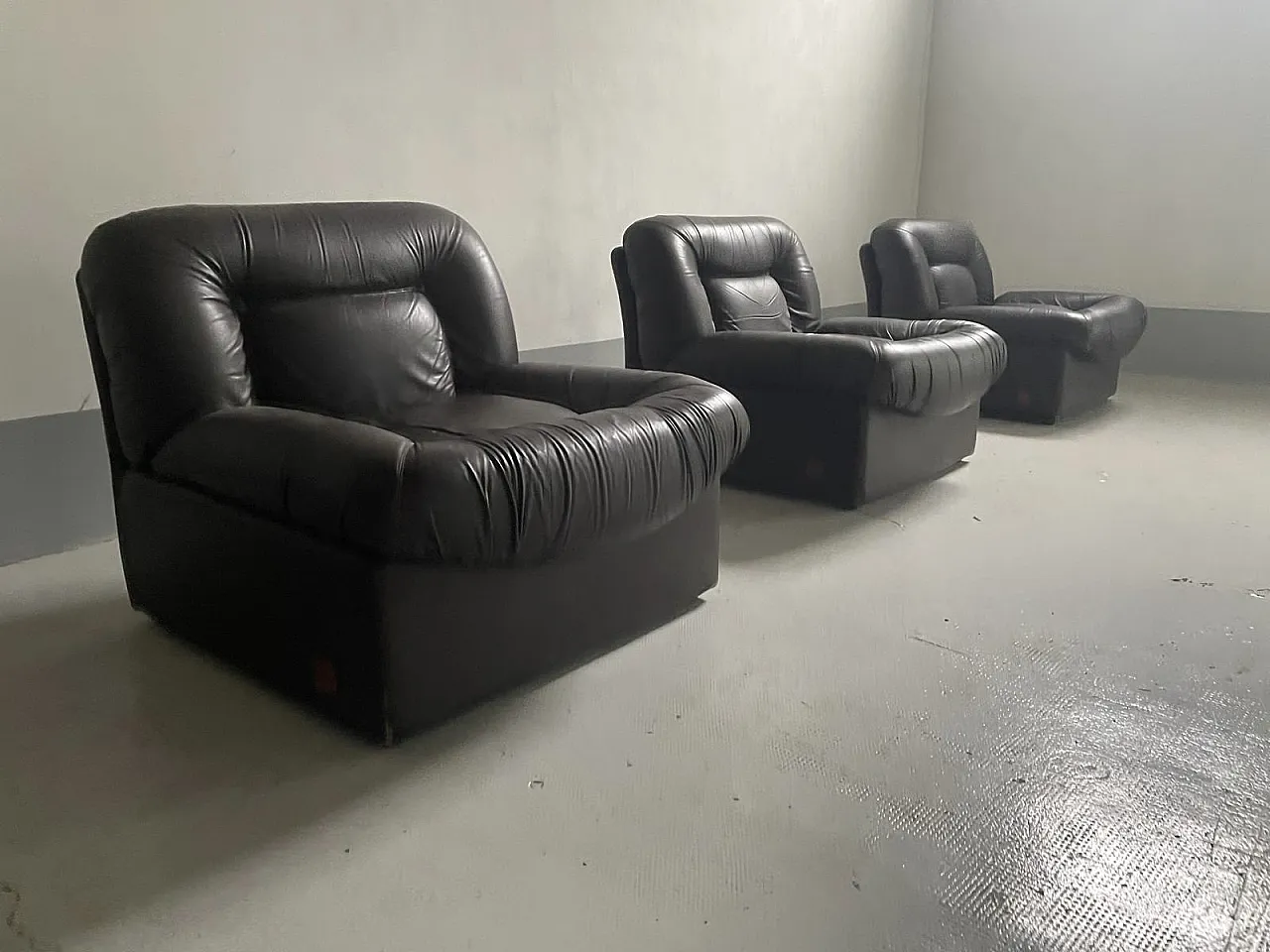 5 leather armchairs, Panarea F. Nale model for Lev & Lev, 1970s 1